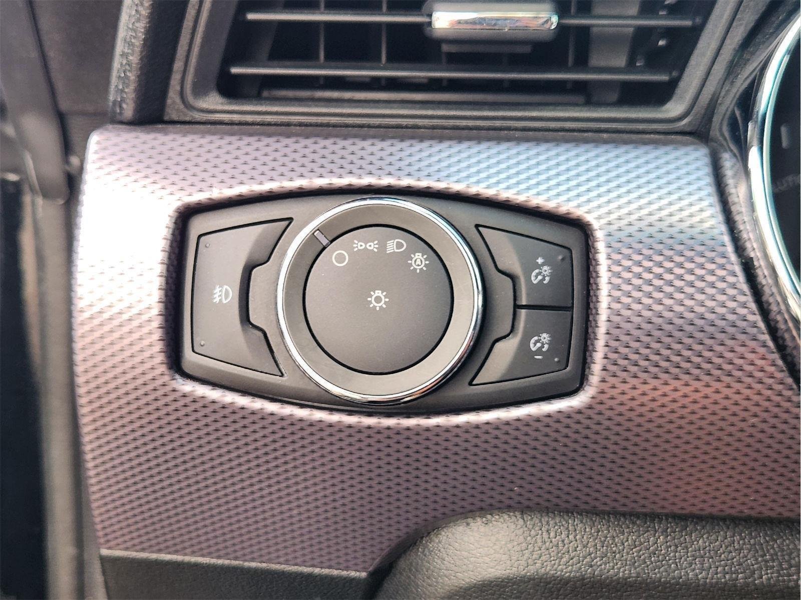 Used 2017 Ford Mustang Coupe RWD image 21