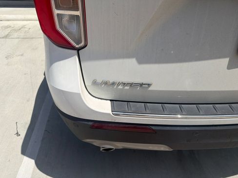 Used 2021 Ford Explorer Limited RWD image 7