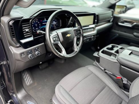 Used 2024 Chevrolet Silverado 1500 LT AWD/4WD image 14