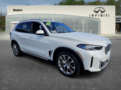Used 2024 BMW X5 xDrive50e image 2