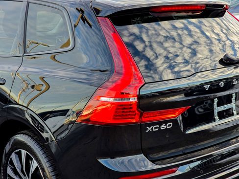 Used 2024 Volvo XC60 B5 Plus image 22