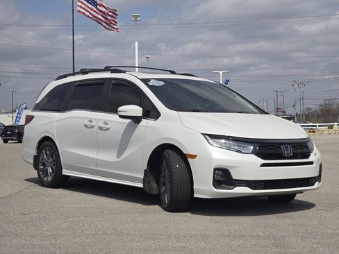 Used 2025 Honda Odyssey Touring image 17
