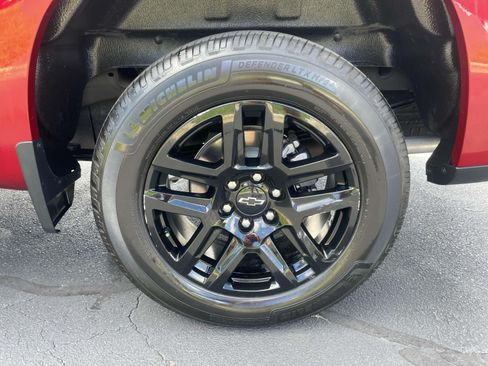 Used 2023 Chevrolet Silverado 1500 RST w/ Z71 Off-Road Package AWD/4WD image 2