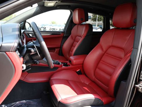Used 2025 Porsche Macan S AWD/4WD image 31