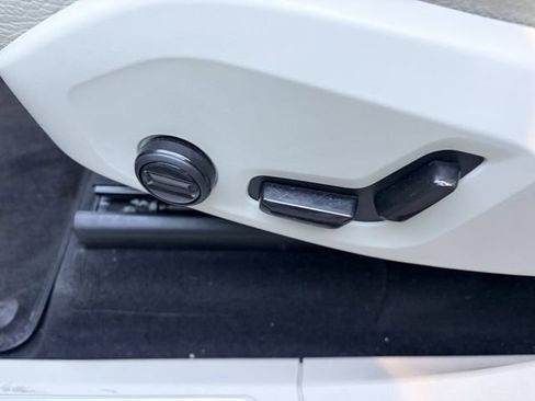 Used 2023 Volvo XC90 B6 Core image 8