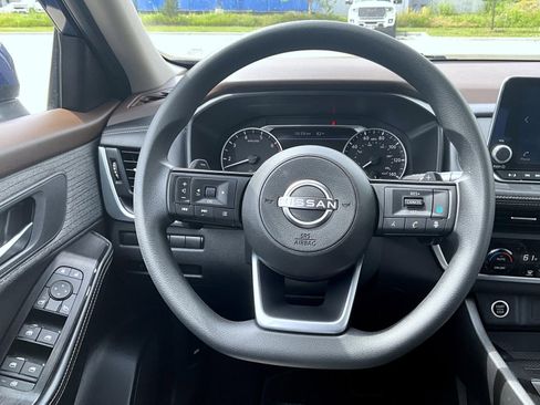 Certified 2023 Nissan Rogue SV image 12