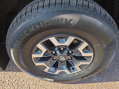 Certified 2023 Toyota Tacoma TRD Off-Road image 9