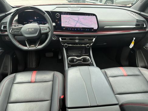 Used 2025 Chevrolet Traverse RS AWD/4WD image 23