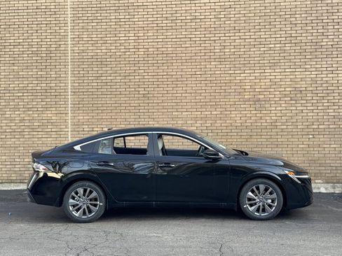 New 2026 Nissan Sentra SL w/ Floor Mat Package FWD image 5
