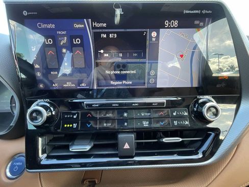 Used 2020 Toyota Highlander Platinum AWD/4WD image 17
