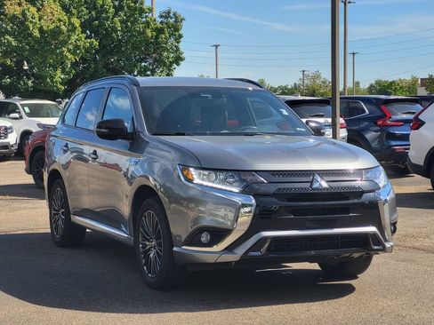 Used 2022 Mitsubishi Outlander LE AWD/4WD image 3