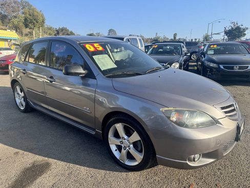 Used 2005 MAZDA MAZDA3 s w/ Moonroof & 6-CD Pkg image 1