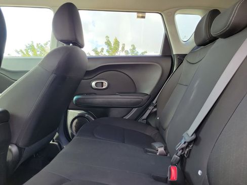 Used 2016 Kia Soul image 12