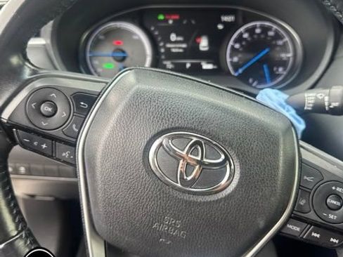 Used 2022 Toyota Venza XLE AWD/4WD image 9