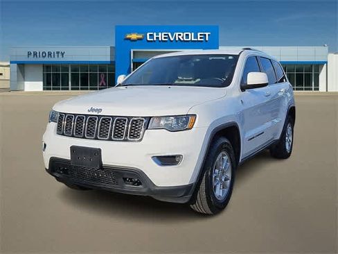 Used 2019 Jeep Grand Cherokee Laredo image 1