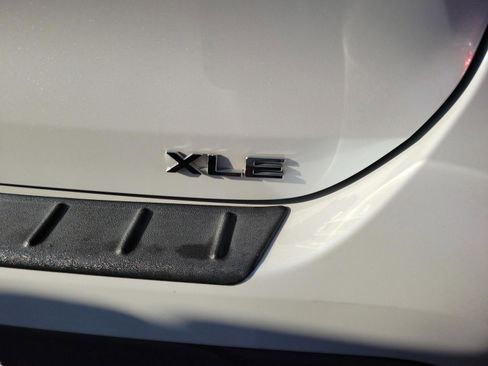 Used 2023 Toyota Highlander XLE FWD image 21