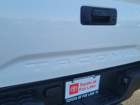Used 2022 Toyota Tacoma SR image 7
