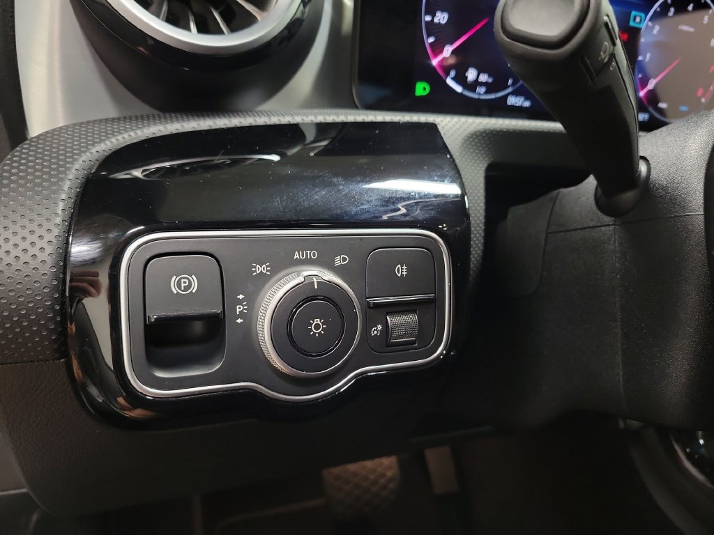 Used 2025 Mercedes-Benz CLA 250 4MATIC image 28