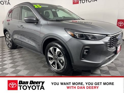 Used 2025 Ford Escape Platinum image 1