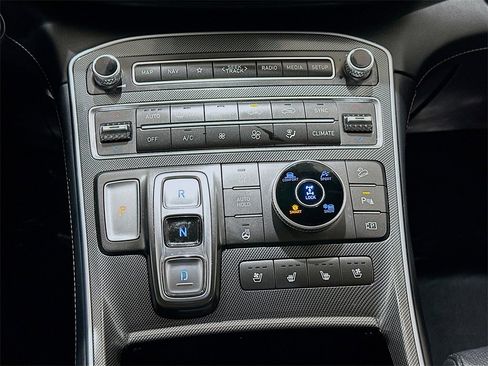 Used 2022 Hyundai Santa Fe Limited image 16