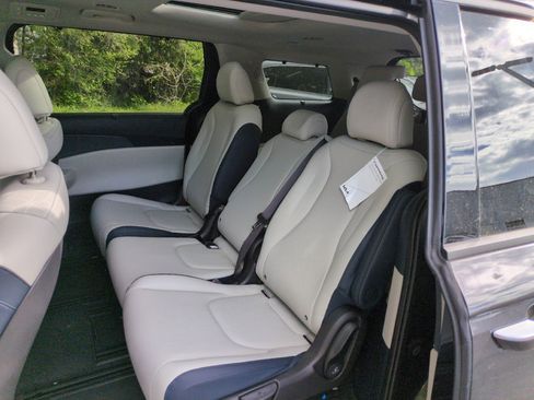 New 2026 Kia Carnival SX FWD image 35