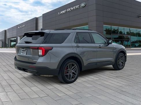 Used 2025 Ford Explorer ST-Line w/ ST-Line Street Pack AWD/4WD image 5