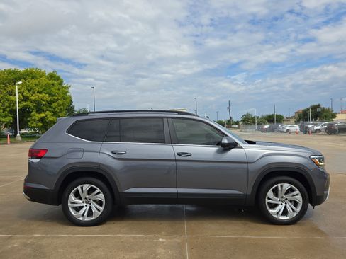 Used 2022 Volkswagen Atlas SE FWD image 2