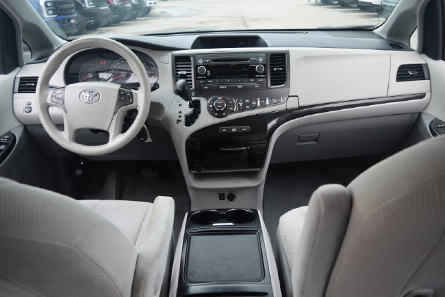 Used 2014 Toyota Sienna LE FWD image 7