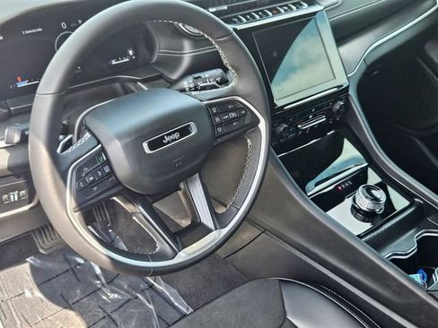 Used 2025 Jeep Grand Cherokee L Altitude RWD image 40