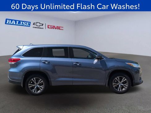 Used 2017 Toyota Highlander Plus AWD/4WD image 3