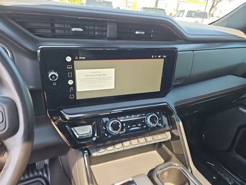 Used 2022 GMC Sierra 1500 AT4 w/ Technology Package image 11