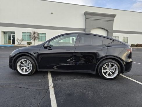 Used 2024 Tesla Model Y Long Range image 12