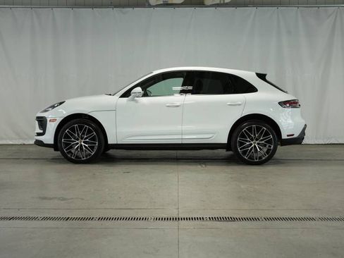 Certified 2025 Porsche Macan AWD/4WD image 2