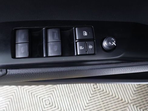 Used 2025 Toyota Camry SE image 33