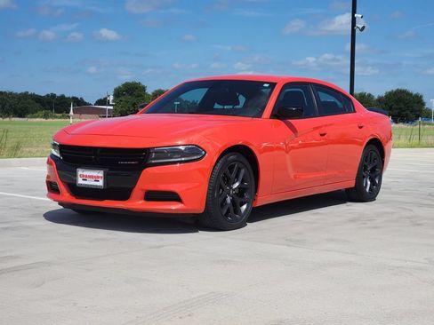 Used 2022 Dodge Charger SXT w/ Blacktop Package RWD image 2