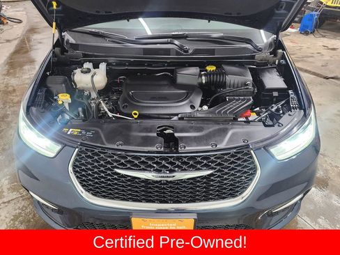 Used 2025 Chrysler Pacifica Select image 32