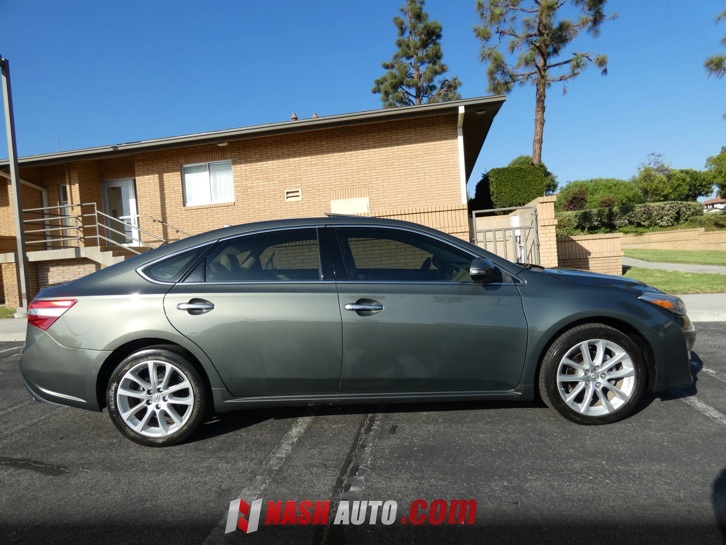 Used 2013 Toyota Avalon Limited FWD image 6