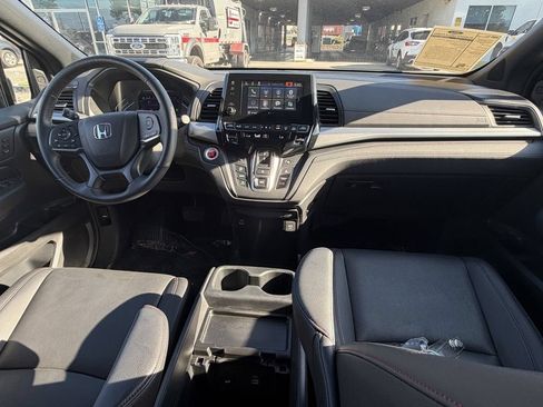 Used 2024 Honda Odyssey Sport image 12