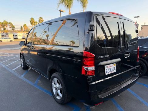 Used 2018 Mercedes-Benz Metris Passenger image 3