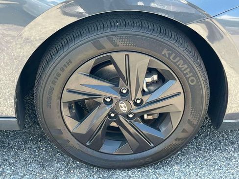 Certified 2023 Hyundai Elantra SEL FWD image 9