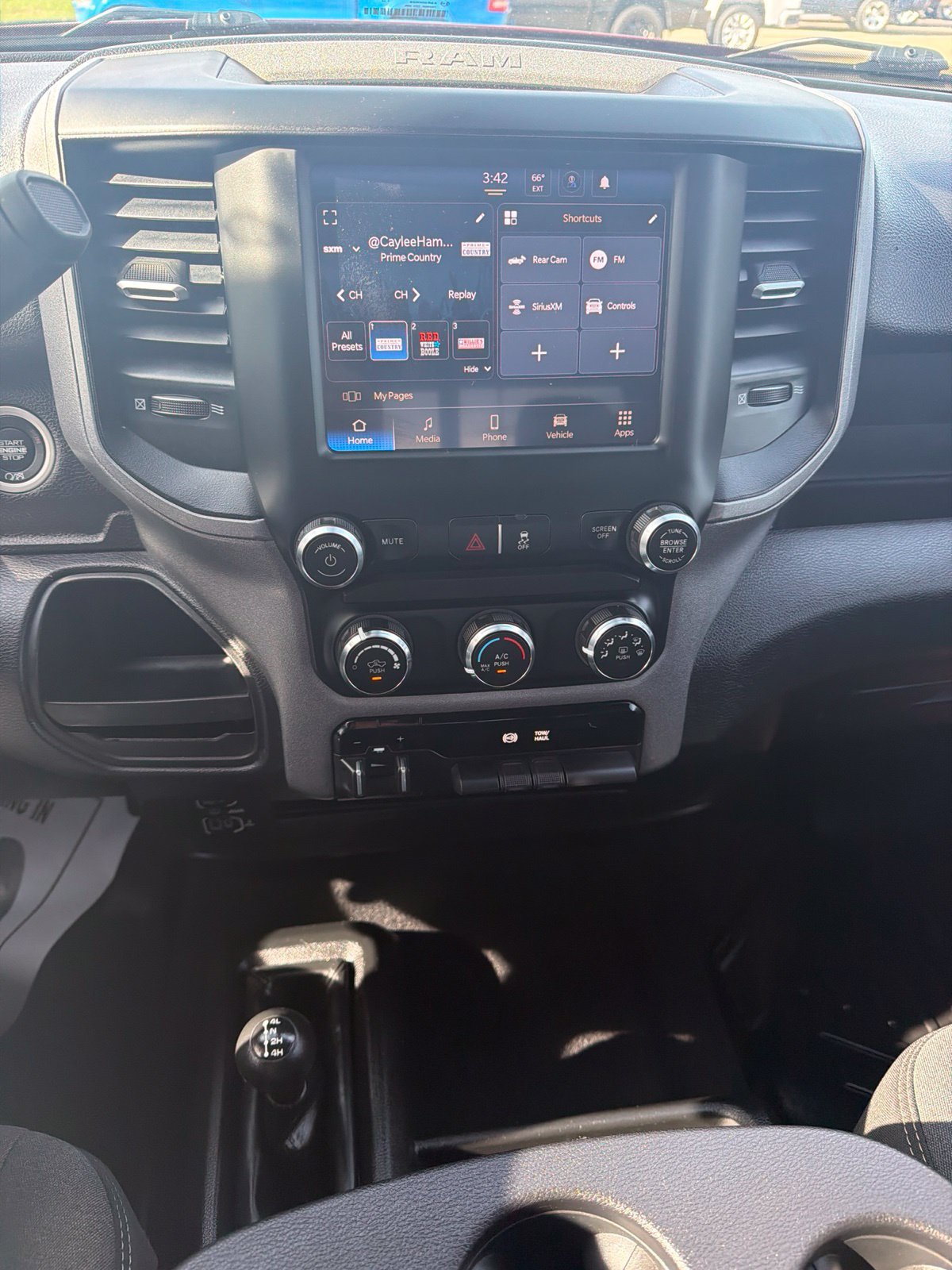 Used 2024 RAM 2500 Tradesman w/ Chrome Appearance Group AWD/4WD image 10
