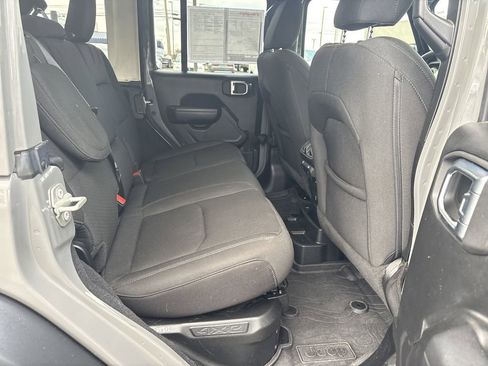 Used 2023 Jeep Wrangler Unlimited w/ Sun & Screen Package image 18