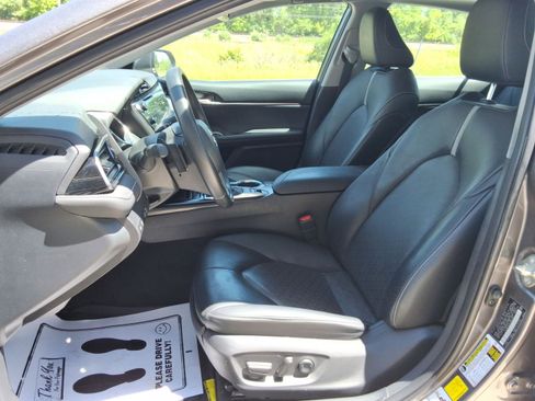 Used 2020 Toyota Camry XSE FWD image 27