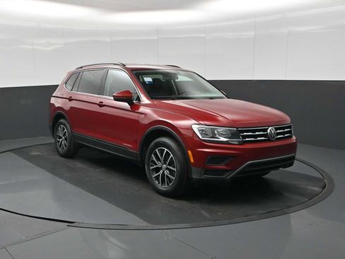 Used 2019 Volkswagen Tiguan SE image 2
