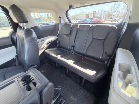 Used 2024 Kia Carnival LX image 25