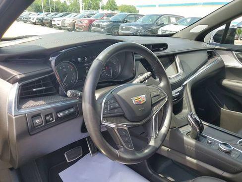 Certified 2024 Cadillac XT5 Sportv w/ Technology Package AWD/4WD image 8
