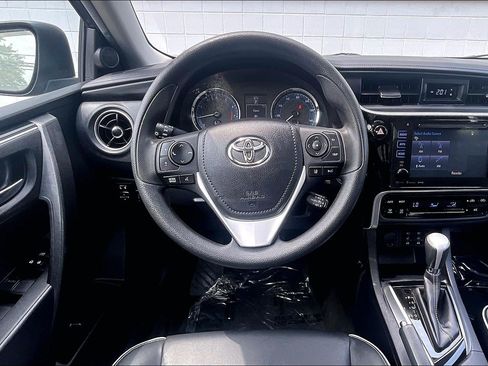 Used 2017 Toyota Corolla XLE FWD image 6