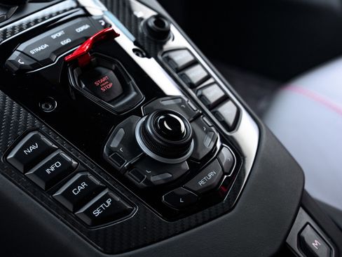 Used 2017 Lamborghini Aventador S image 37