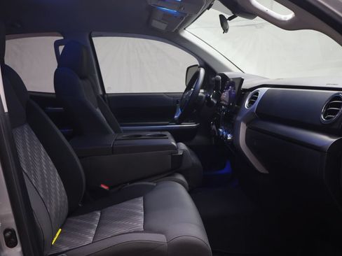 Used 2018 Toyota Tundra SR5 AWD/4WD image 9