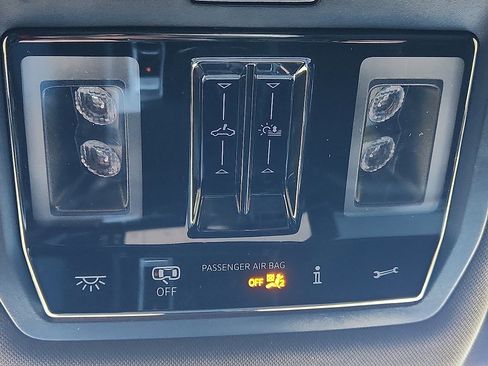 Used 2024 Volkswagen Atlas Cross Sport SE image 8